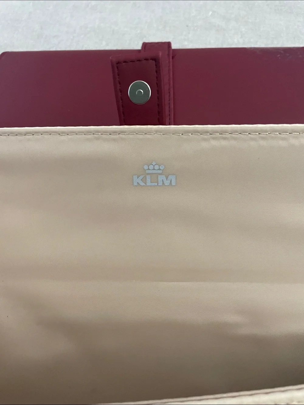 Jan Taminiau designs KLM comfort bag